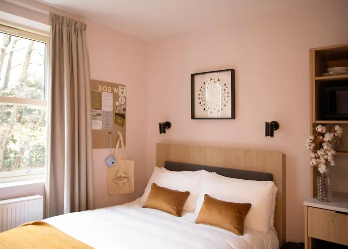 Bob W London Holland Park Aparthotel
